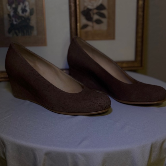 Stuart Weitzman Brown textured Wedge - Picture 4 of 6